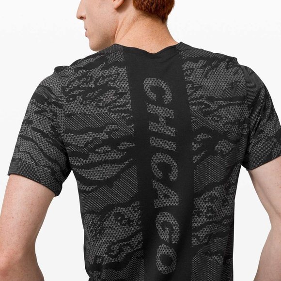 Lululemon Metal Vent Breathe Large Gray Camo Short Sleeve *Chicago - Picture 1 of 2